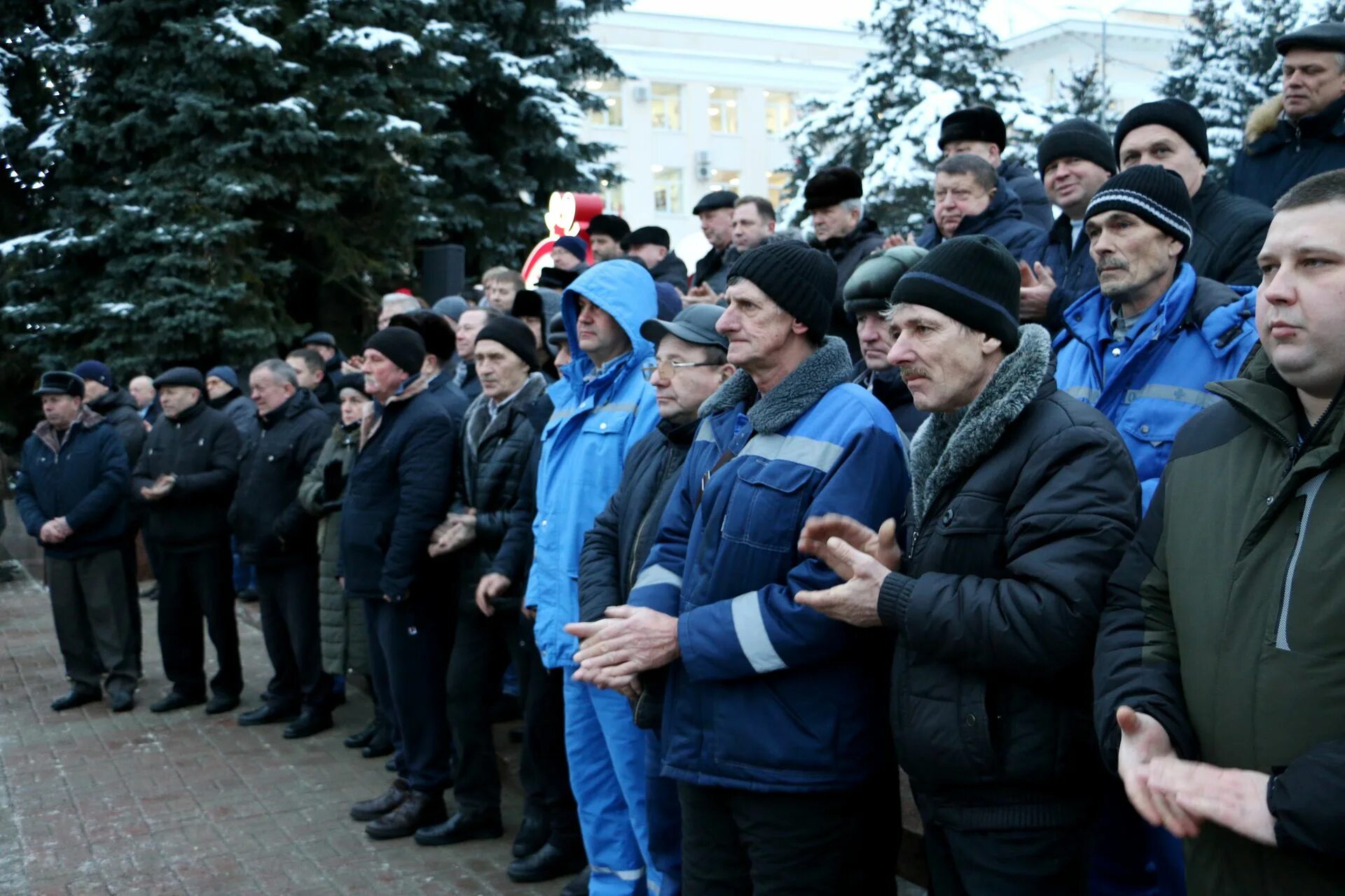 Брянская областная Дума зимой. Бюджетные учреждения брянска