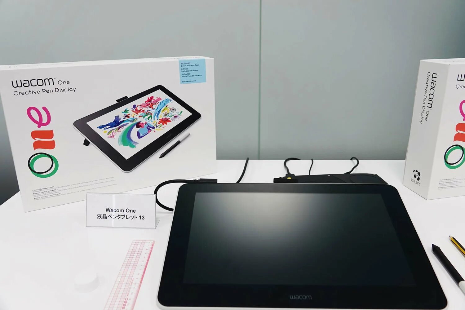 Wacom one монитор. Wacom one dtc133. wacom one 13. wacom one 13 (dtc133w0b). wacom one creative pen display dtc133.