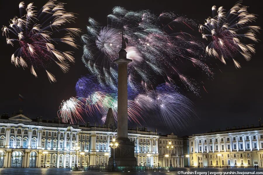 Дворцовая площадь в санкт петербурге 27 января. Питер дворцовая площадь эстетика. Дворцовая площадь питер елка. Дворцовая площадь в санкт-петербурге елка 2022. Новогодний питер обои на рабочий стол.