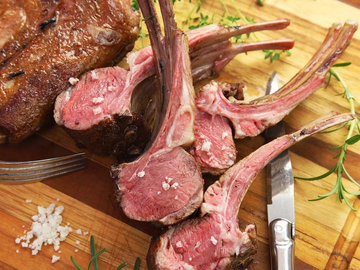 Корейка баранья. Баранина корейка на кости. Каре барашка мясо. Каре ягненка бутчер. Каре ягненка пистолетики.