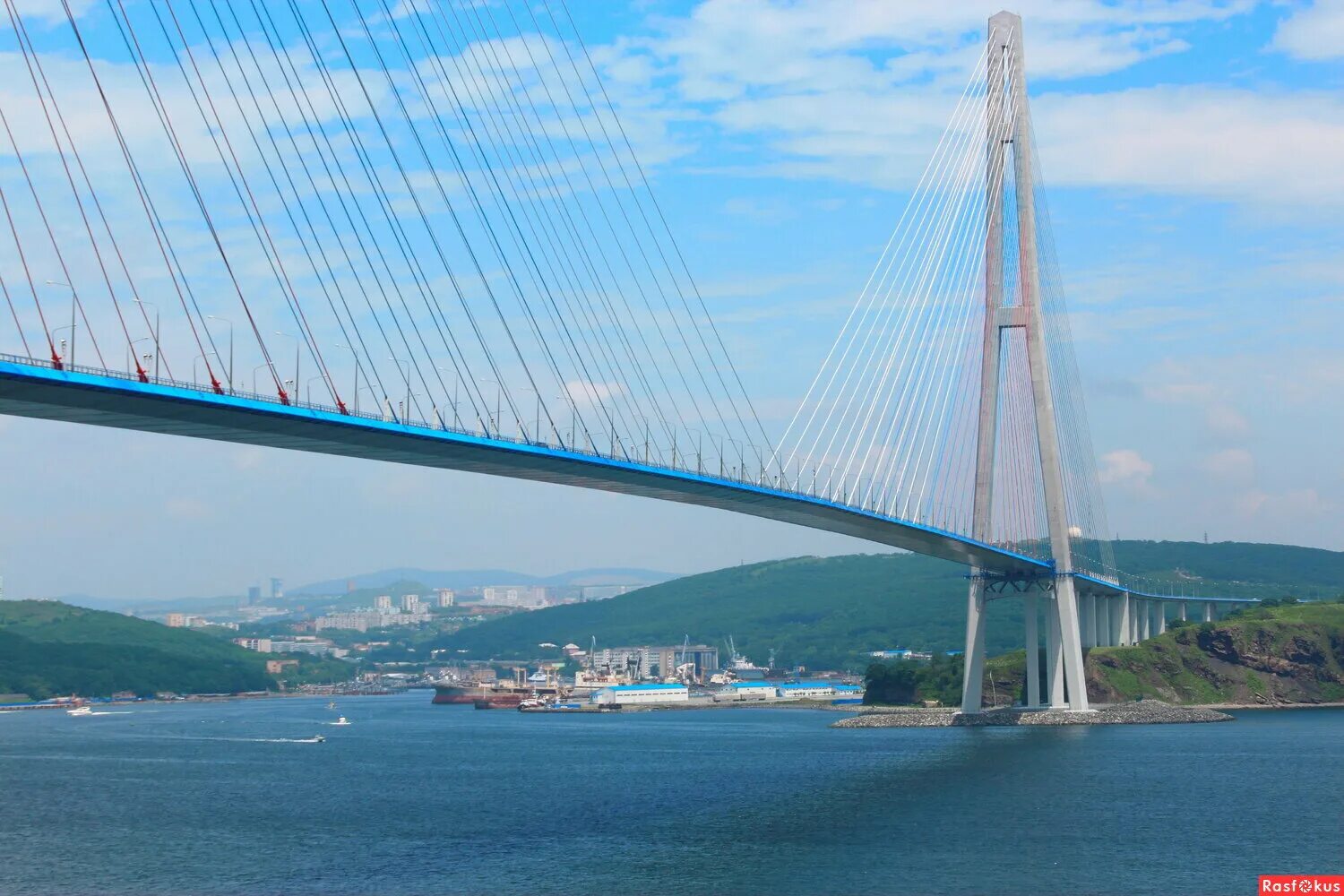 босфорский мост. мост пролив босфор восточный. босфор восточный судно. паром владивосток попова. пешеходный мост через босфор.