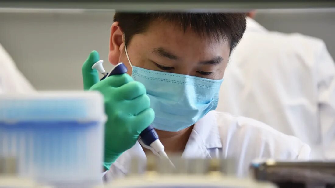 Chinese scientists. Китайские ученые. Китайские ученые взломали. Китайские ученые взломали. Учёные китая.
