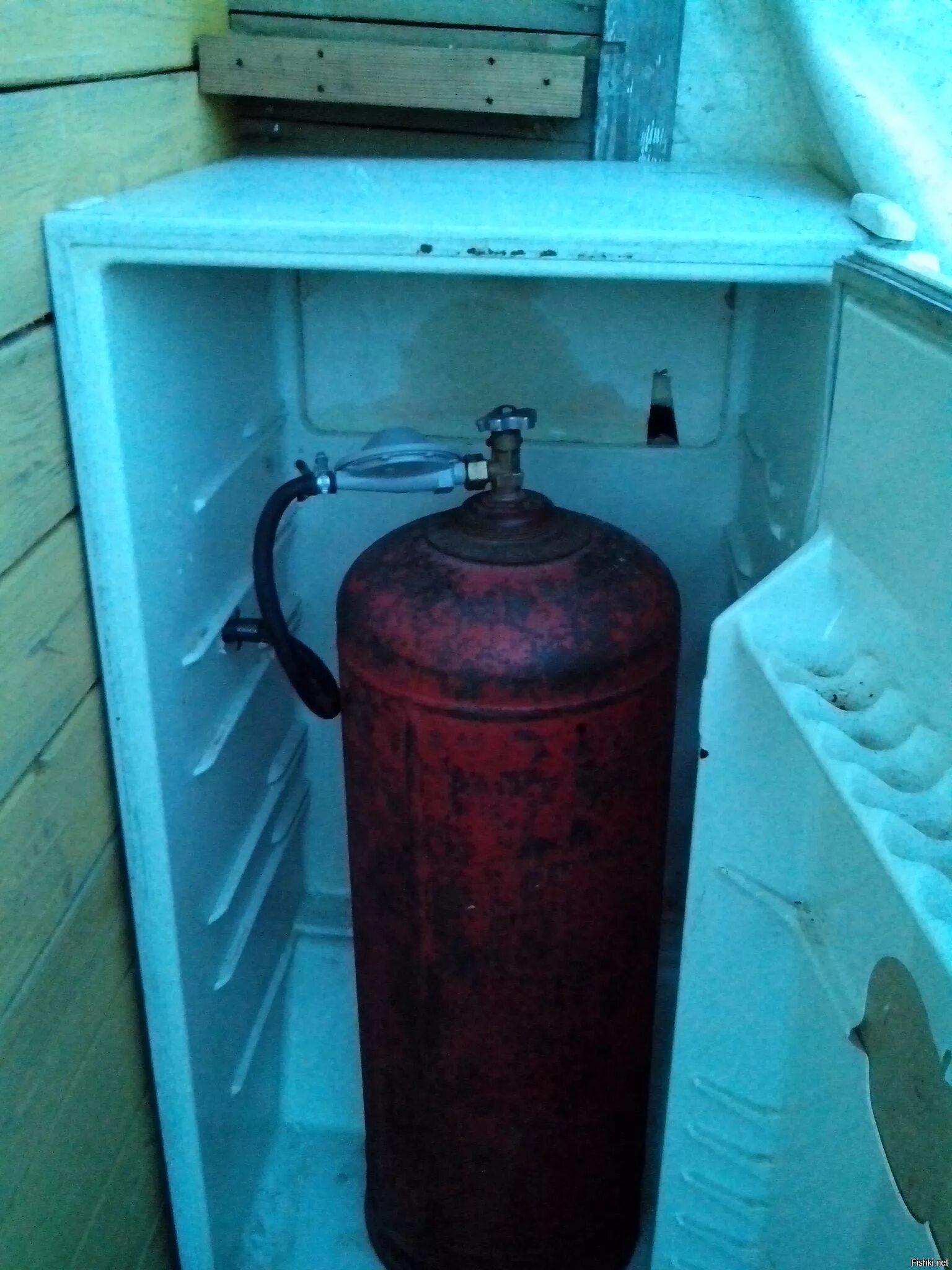 Изделия из газового баллона. Мангал из газового баллона. Газовый баллон 27л самоделка. Мангал коптилка из газового баллона 50л. Мангал из газового баллона.