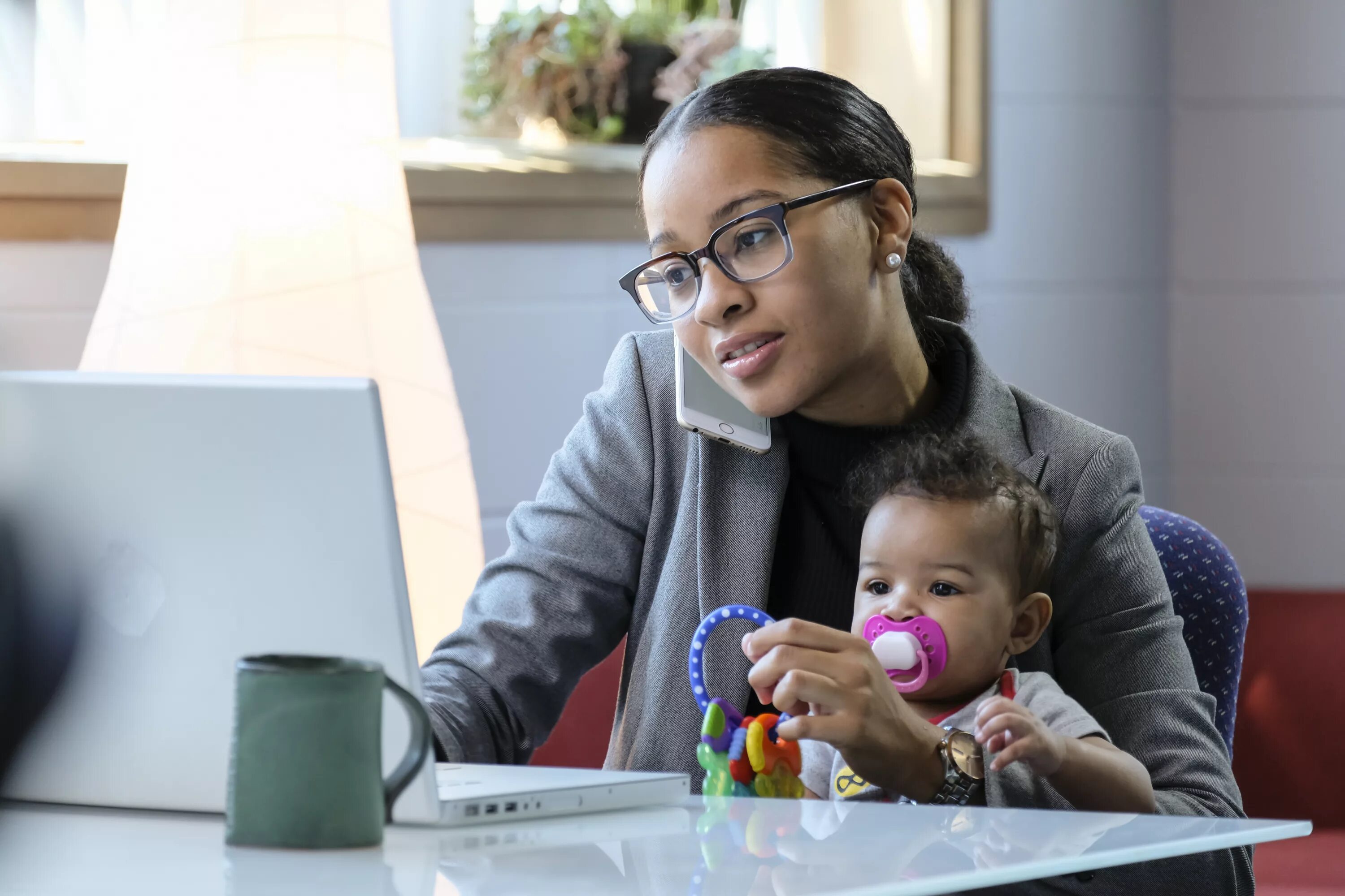 Воспитание в 2022 году. Воспитание 2022. Working mother. Working mother in Canada.