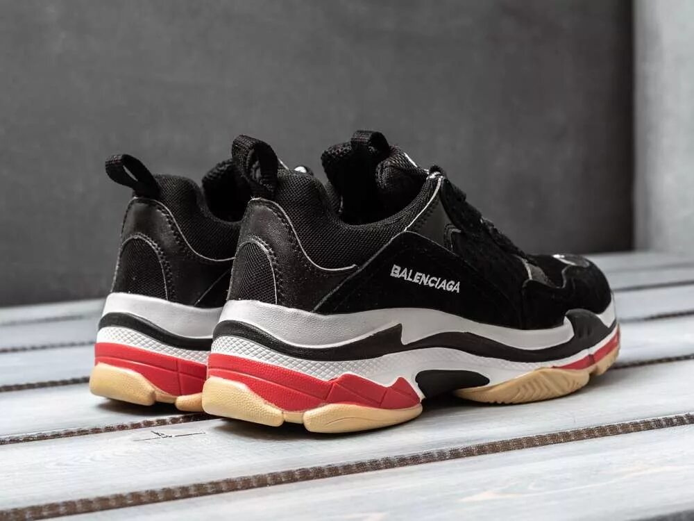 Balenciaga цум. Баленсиага кроссовки Triple s. Баленсиага кроссовки 2022. Баленсиага 5:20. Кроссовки Баленсиага трипл с оригинал.