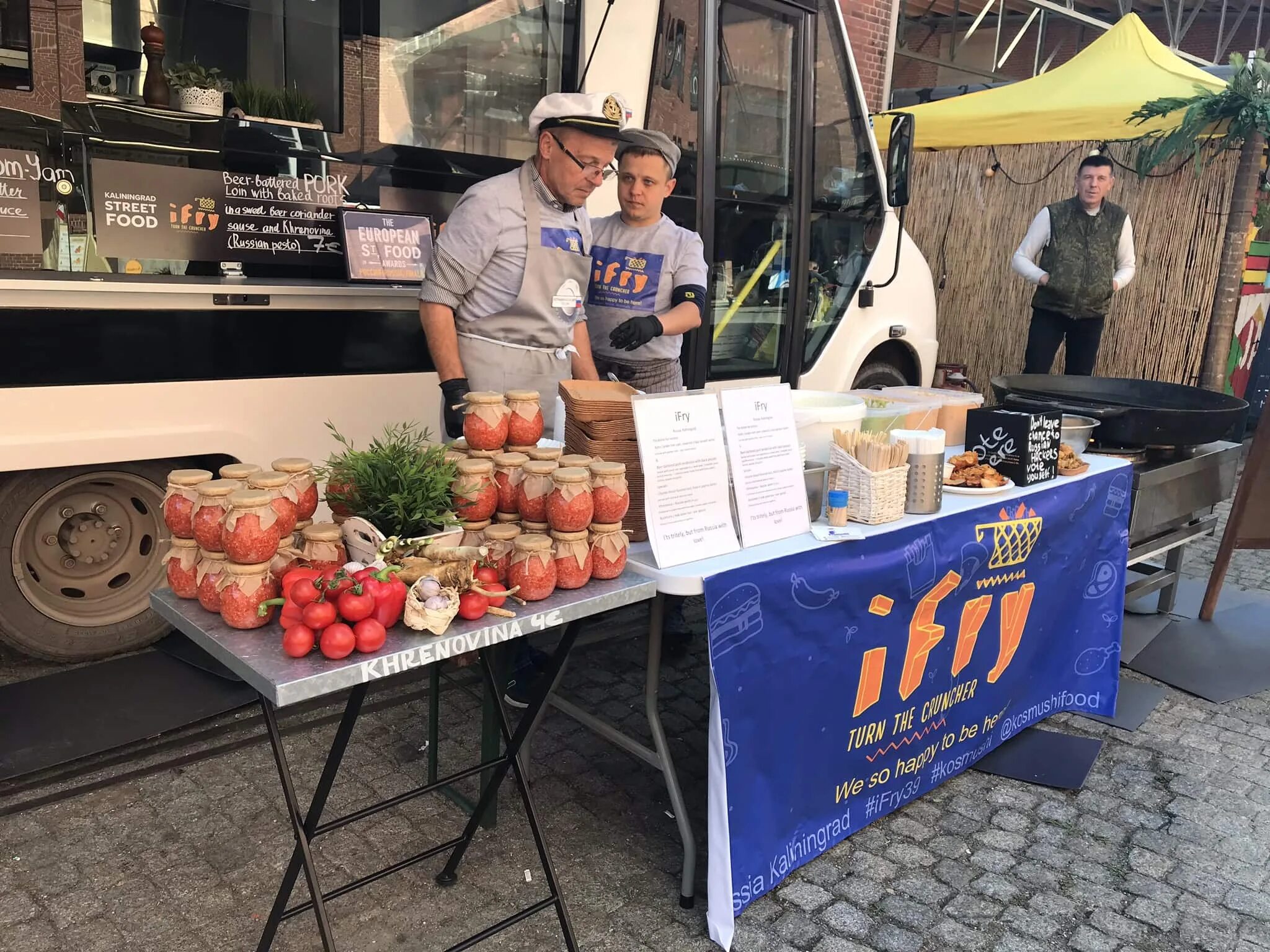 Терибл догфиш. Уличная еда в калининграде. Kaliningrad street food. Фуд корт калининград дом советов. Норвежский стрит фуд калининград.