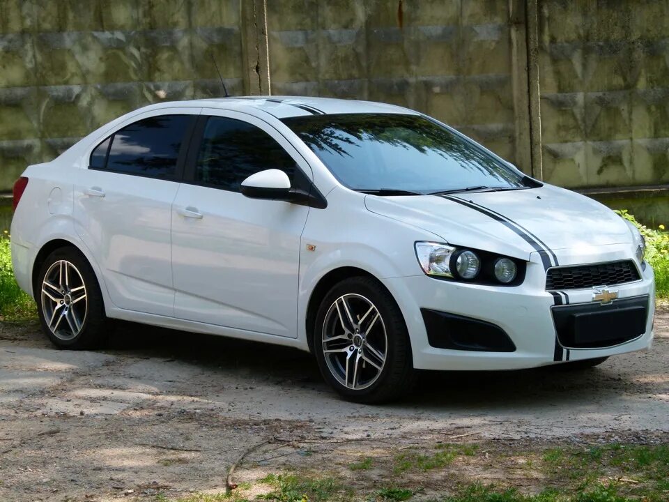 Диски на авео. Chevrolet Aveo r17. Шевроле Авео т300 r17. Шевроле Авео r17 хэтчбек. Chevrolet Aveo r16.