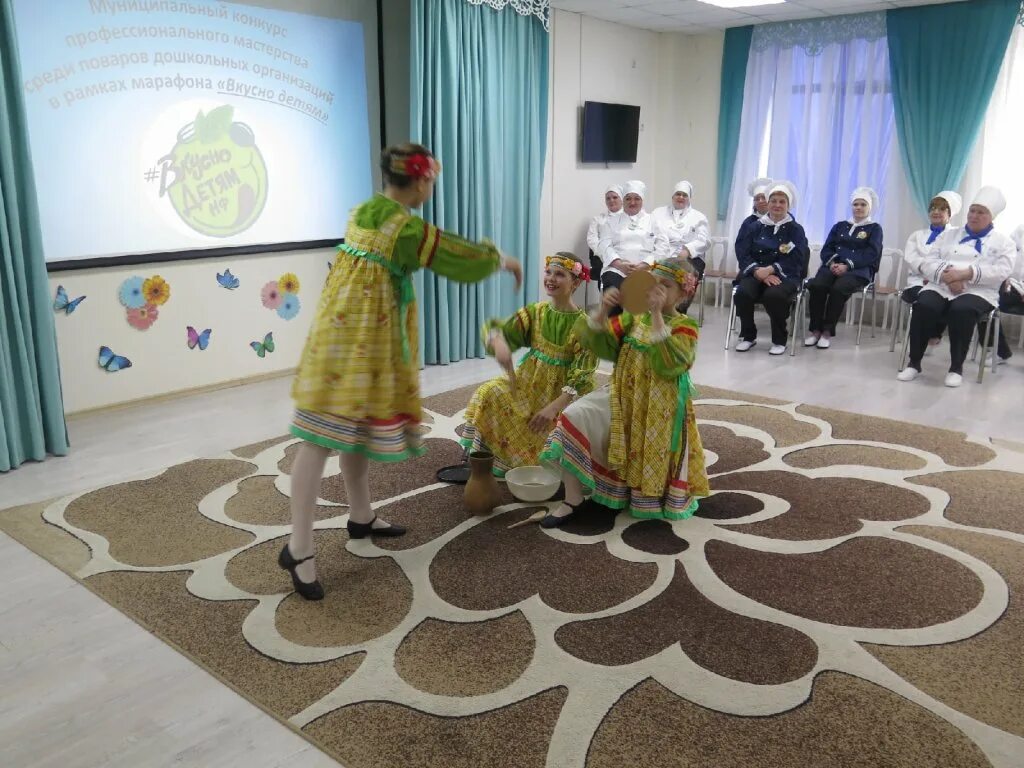 Ансамбль танца филигрань людиново. Костюмы для ансамбля гитаристов. Ыксош №1. Ансамбли для 2 класса фортепиано ноты. Дети в классе.