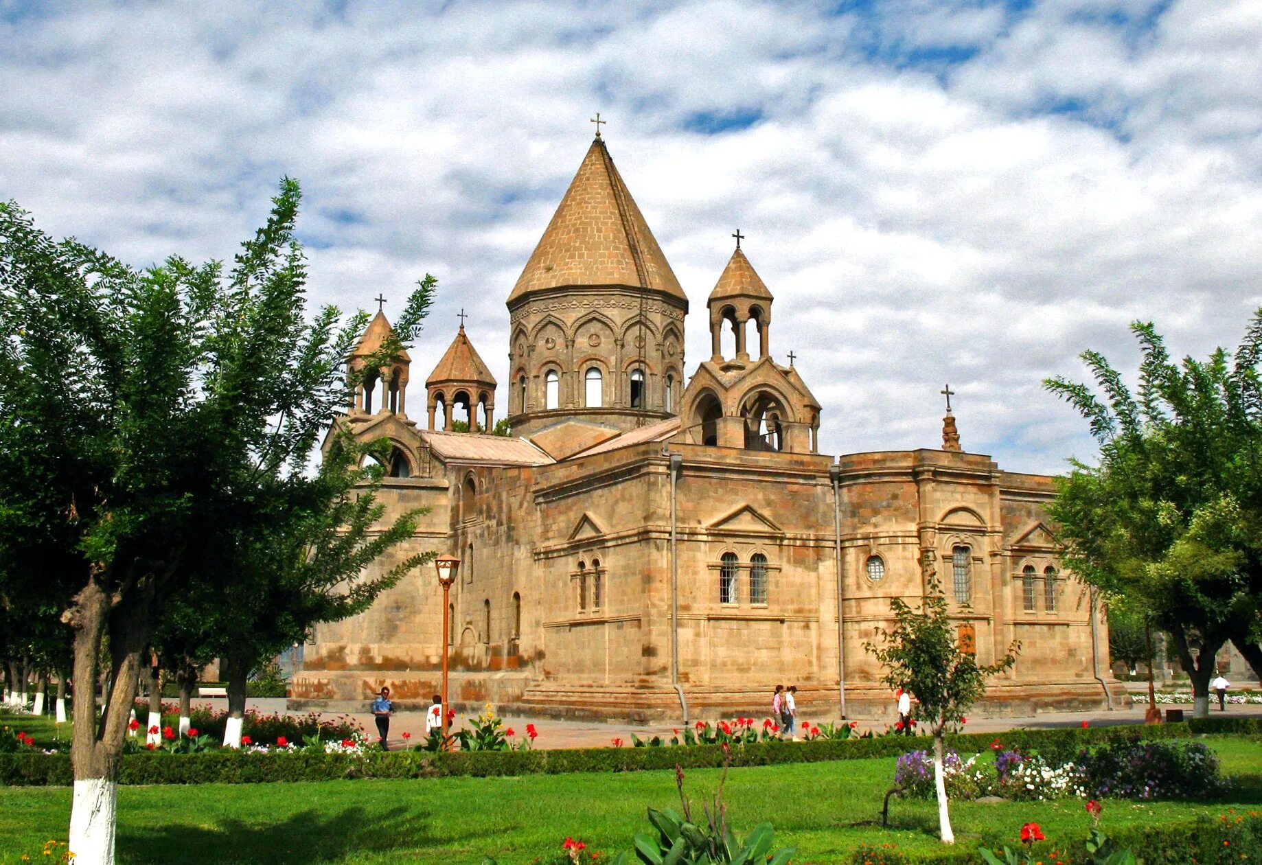 Храм Эчмиадзин в Армении. Эчмиадзинский монастырь Вагаршапат. Можно ли в армянскую церковь