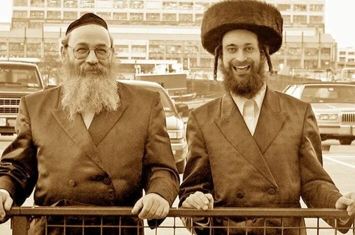 берл лазар и ельцин. мы гусские не обманываем друг друга. еврейские народ иллюстрация. два брата еврея. три еврея в студии соловьёва.