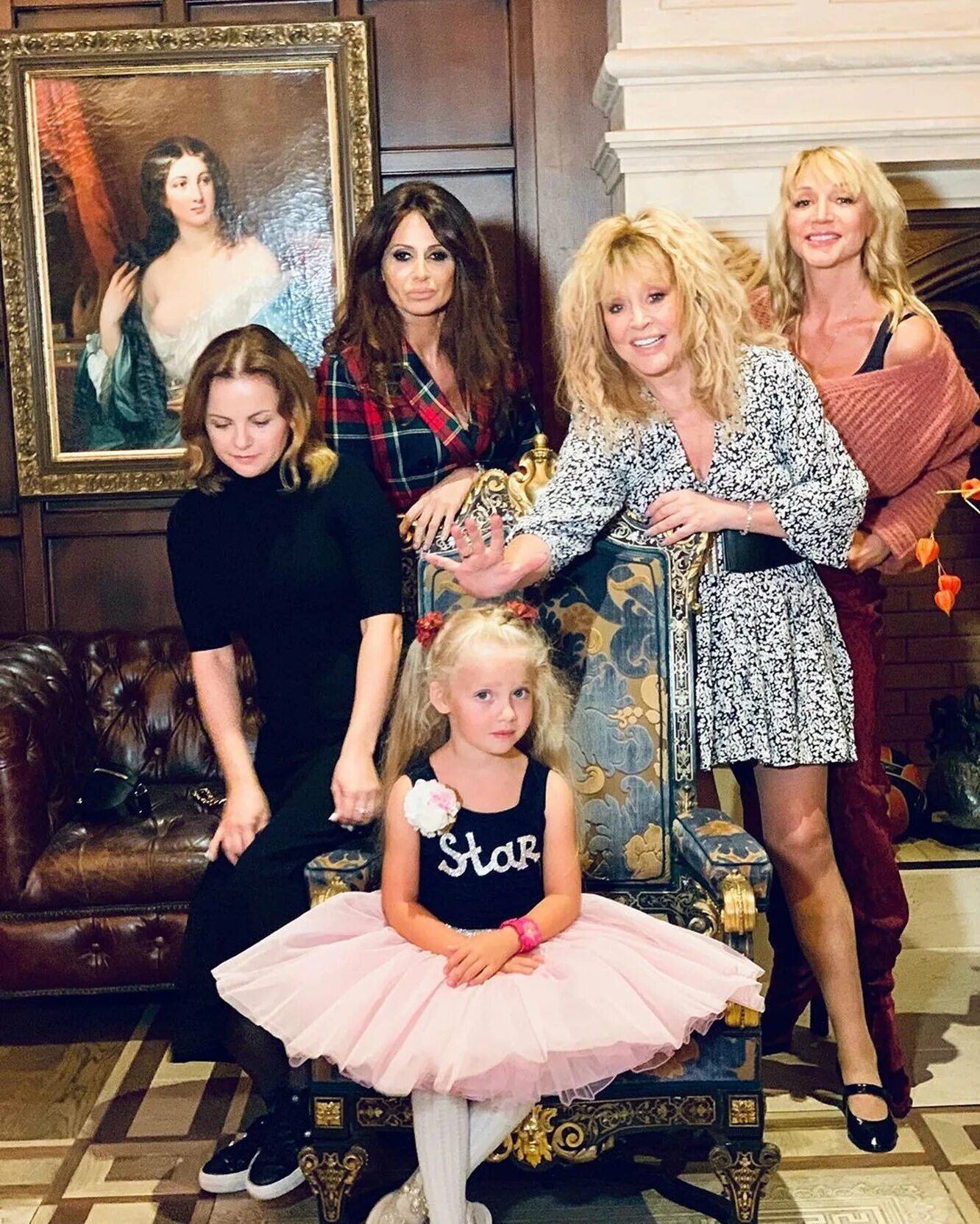 алла пугачева с лизой. орбакайте пугачева лиза и гарри. кристина орбакайте с детьми 2021. дети аллы пугачевой и максима галкина 2020. семья кристины орбакайте 2021.