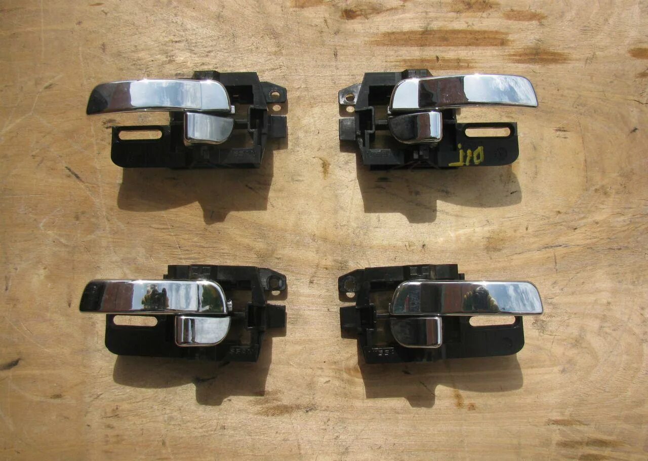 внутренние ручки ниссан кашкай. ручка двери ниссан кашкай j10 внутренняя. ручка салона nissan. ручки дверные ниссан кашкай 2008 задние. ручки дверей с подсветкой nissan qashqai j10.