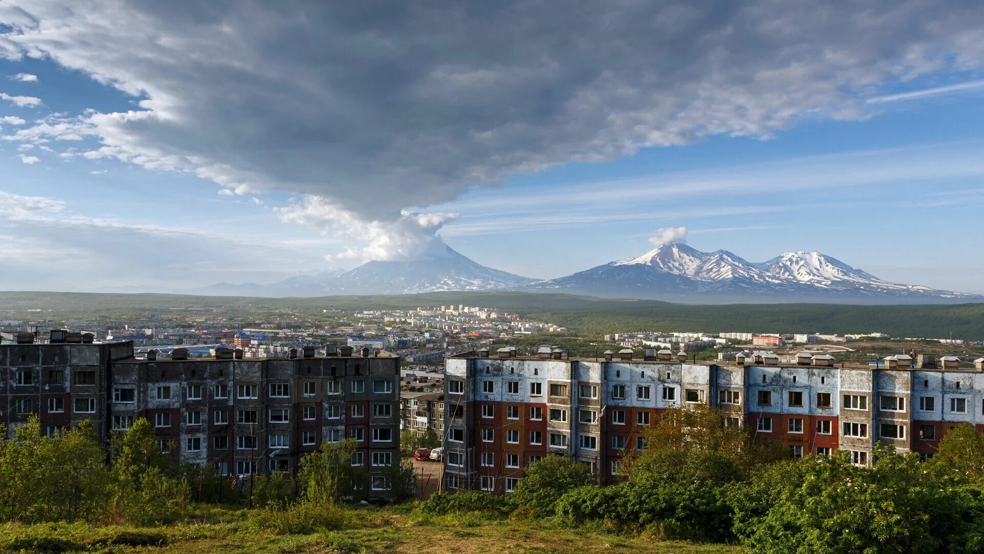 Камчатка точное. Камчатка петропавловск-камчатский. октябрьский петропавловск камчатский. петропавловск камчатский панельки. петропавловск-камчатский усть-камчатск.