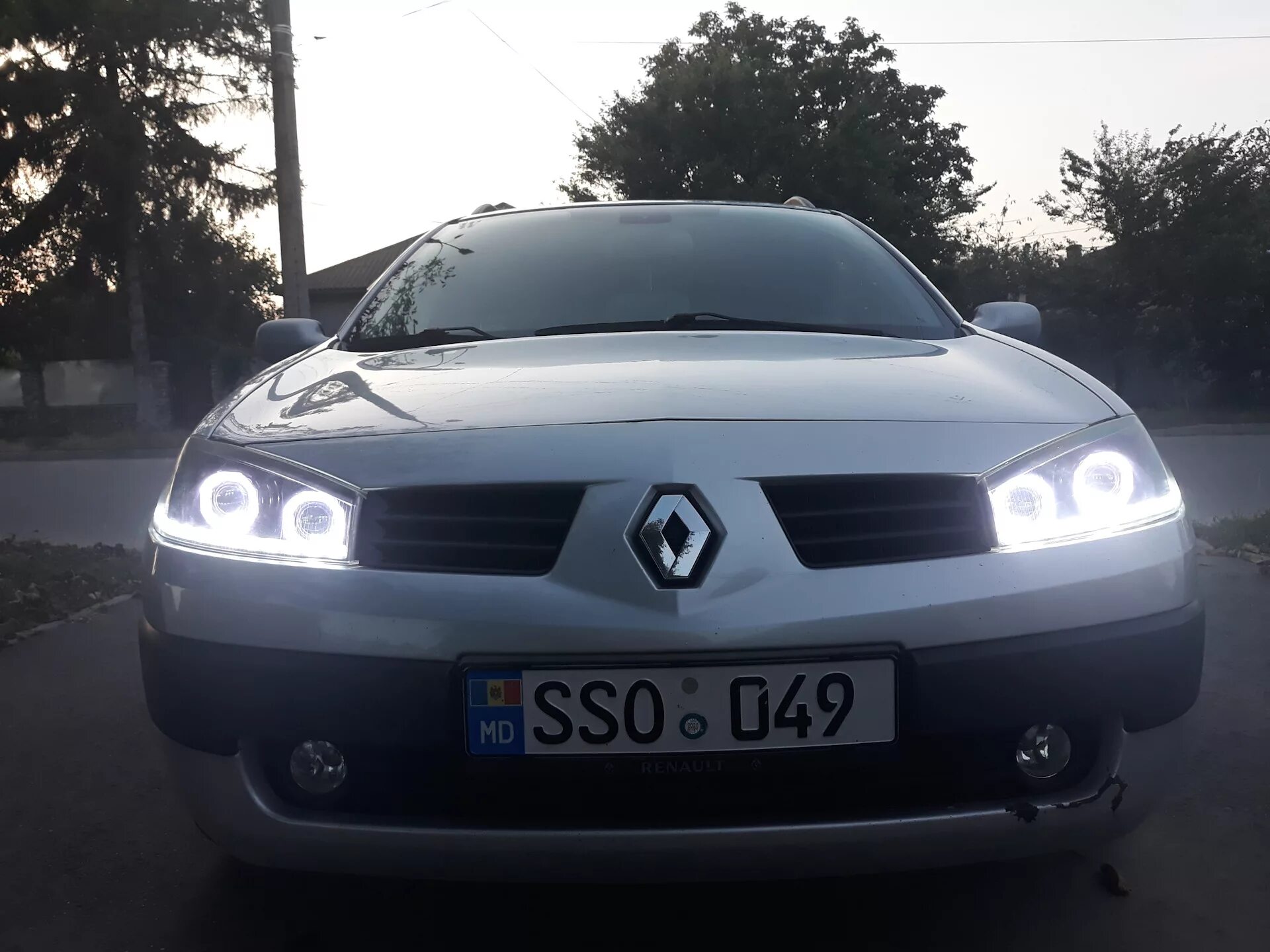 Megane 2 фары. Ангельские глазки рено меган 2. фары рено меган 2. фары рено меган 2 дорестайлинг. светодиодные фары renault megane 2.