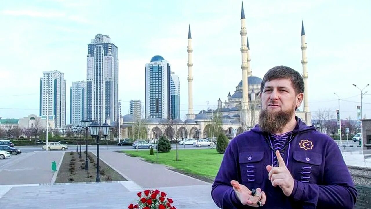 Какая грозный день есть. Шамсаил саралиев и кадыров. рамзан грозный. кадыров грозный. кадыров рамзан ахматович 2025.