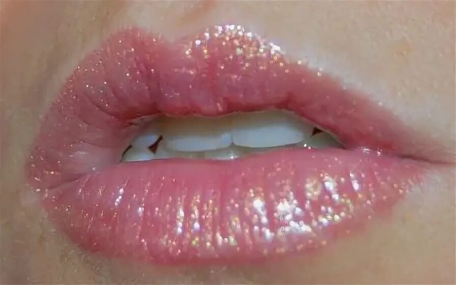 Женские губы. Потслюй губы. Женские губы. Ombre lips. Любовь запах губ на губах.