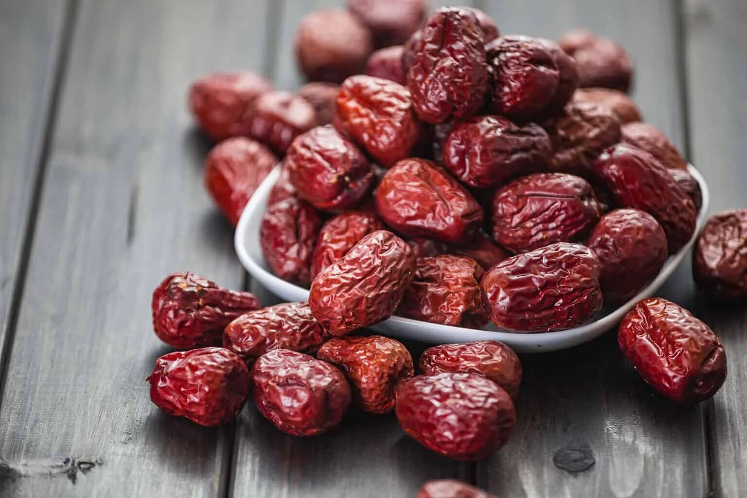 Red dates. Финики сорт "Джигда". Jujubes. Датил.