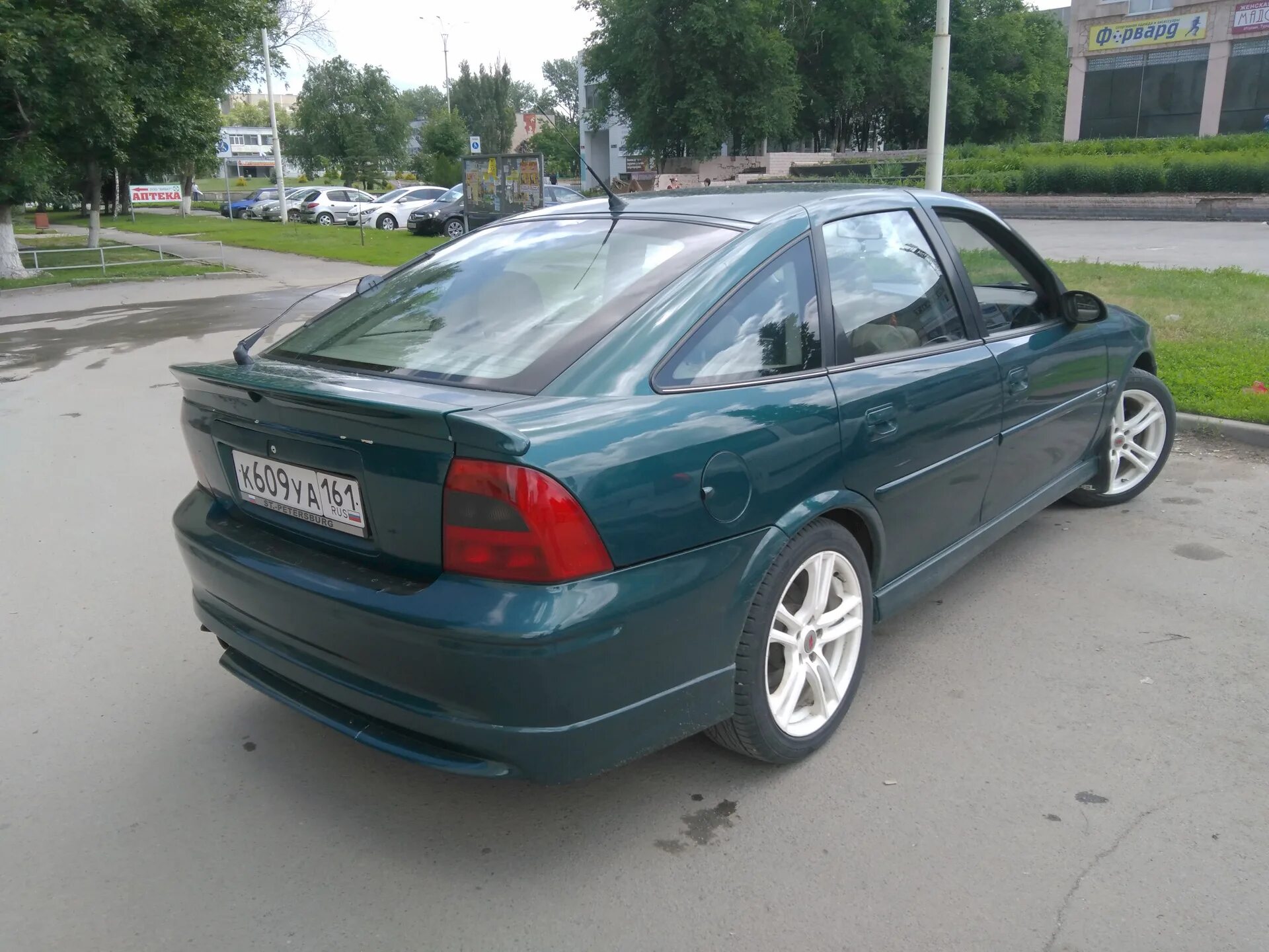 Вектра б бу. Opel Vectra b. Opel Vectra b спойлер. Irmscher Opel Vectra b спойлер. Опель Вектра 2000 года.