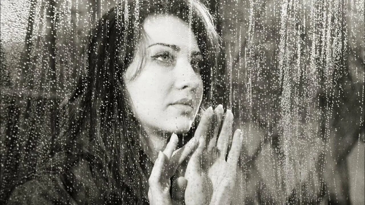 Девушка дождь грусть. Дождь разлука. Девушка плачет под дождем. Печаль дождь девушка.