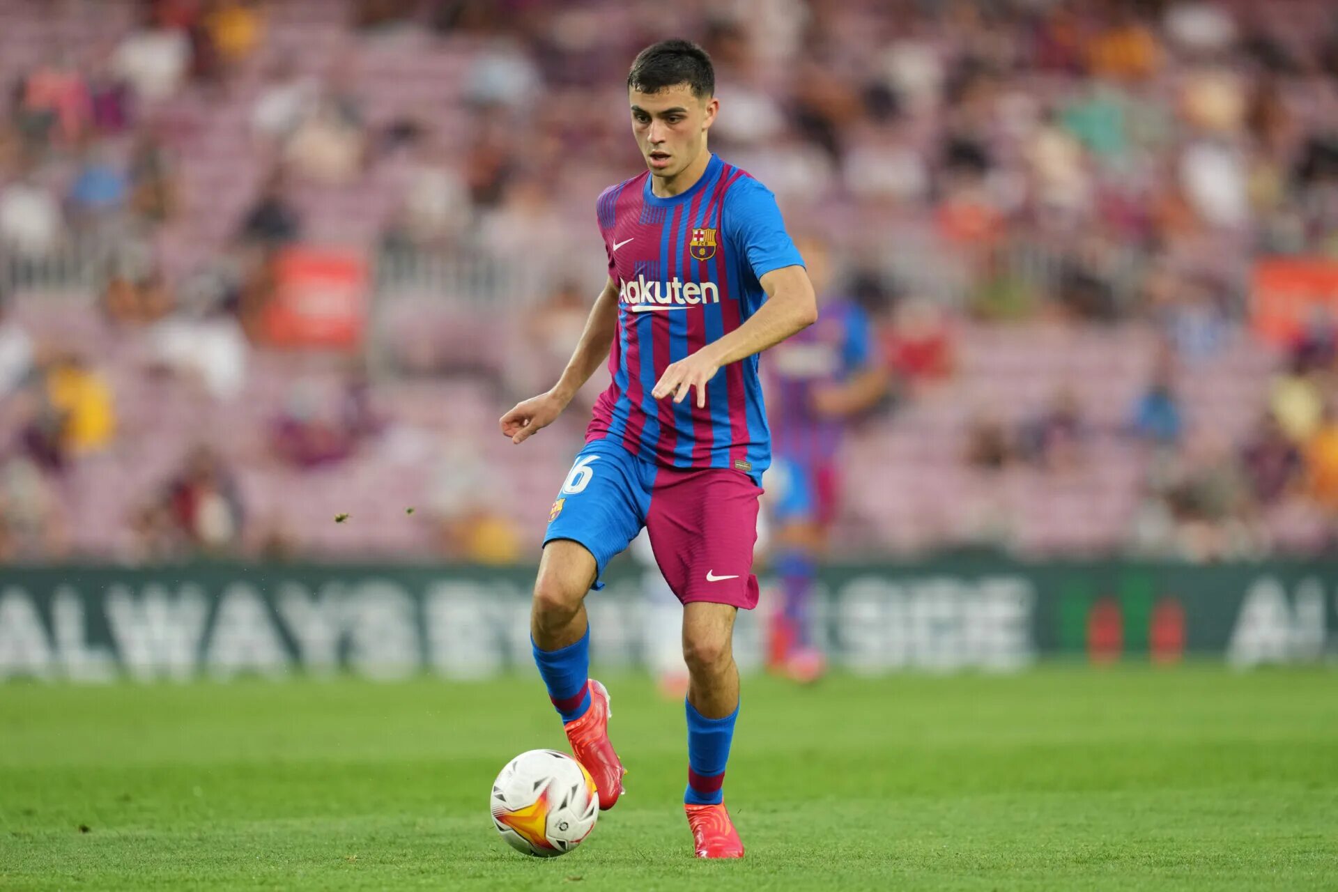 Откуда футболист. Халк футболист 2021. Ферран торрес барселона 2022. Павлюченко, роман анатольевич. Роман павлюченко урал.