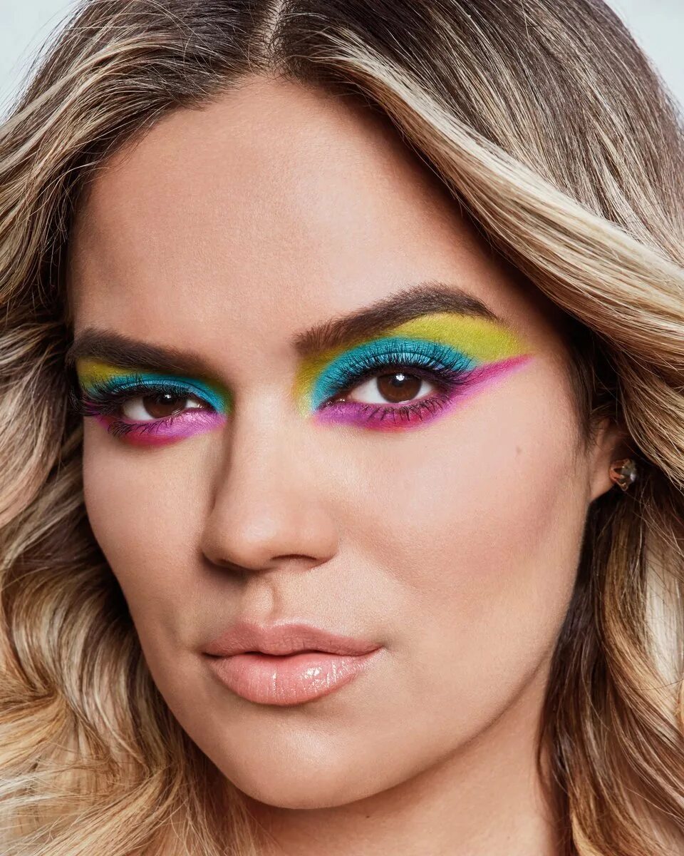 Яркий макияж. Красивый макияж. Модный макияж. Разноцветный макияж. Макияж глаз для подростка яркий.