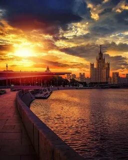 Закат сегодня в городе