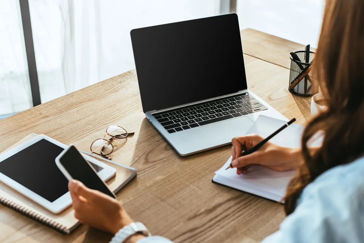 Вебинары как заработать. Стол для ноутбука. вебинары для налогоплательщиков. вебинар фнс. вебинар енс.