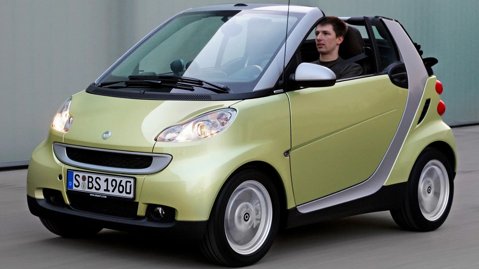 Автомобиль микро. Smart Fortwo 2009. Smart Fortwo Micro. Микро автомашины. Современные микроавтомобили.