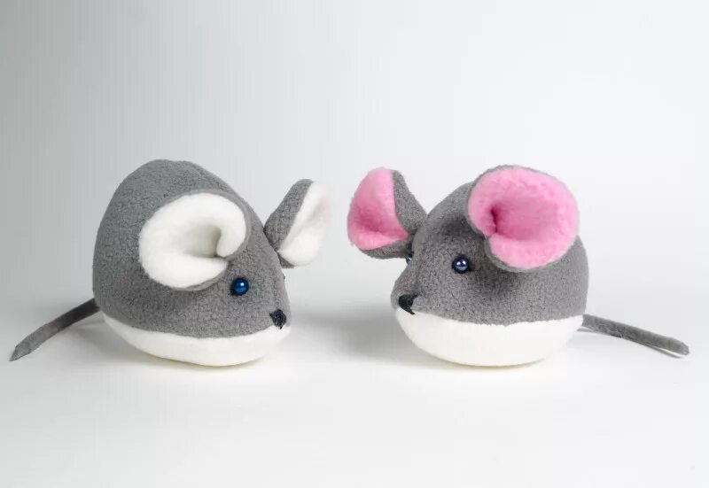 Мягкая игрушка мышонок. Мышка из фетра. Мышка из ниток. Сделать игрушку мышку. Мышка из фетра своими руками.