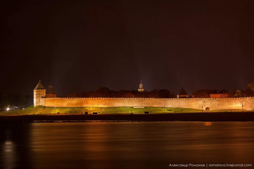 Великий новгород ночью. Город великий новгород ночью. Работа в новгороде ночной. Работа в новгороде ночной. Великий новгород облик города.