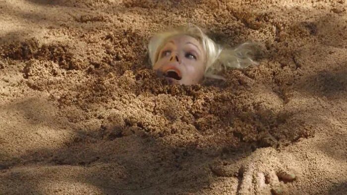 Girl in quicksand. Summer Monroe Quicksand. Krystal Quicksand. Девочка в болоте Quicksand 2.