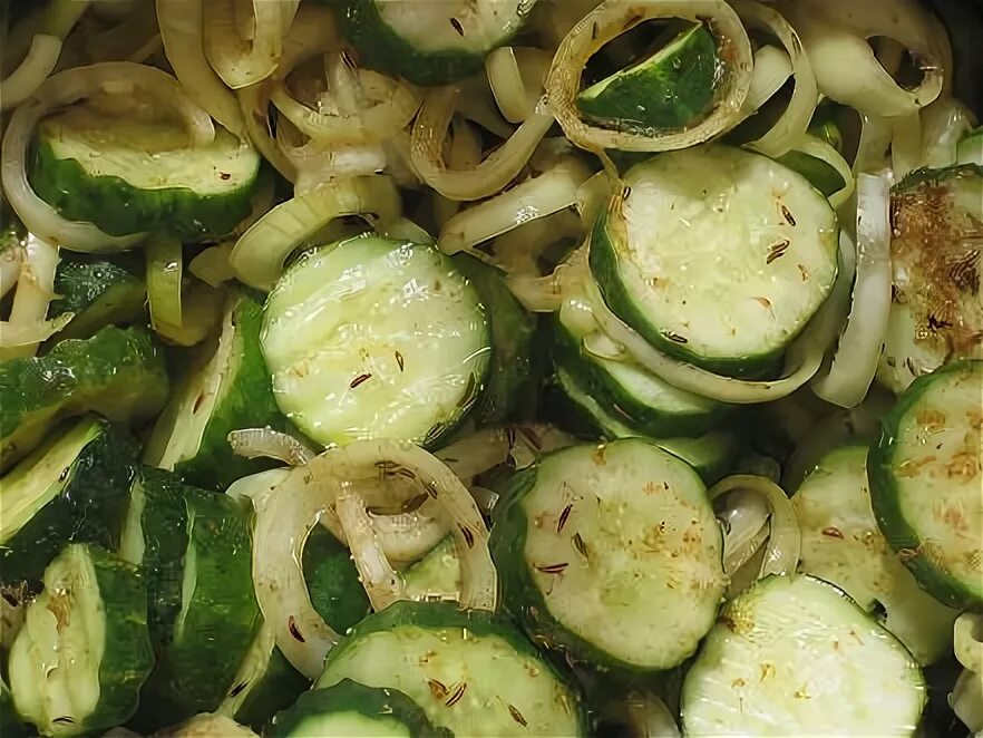 Салат из огурцов с петрушкой и луком. Латгальский салат из огурцов. латгальский салат.