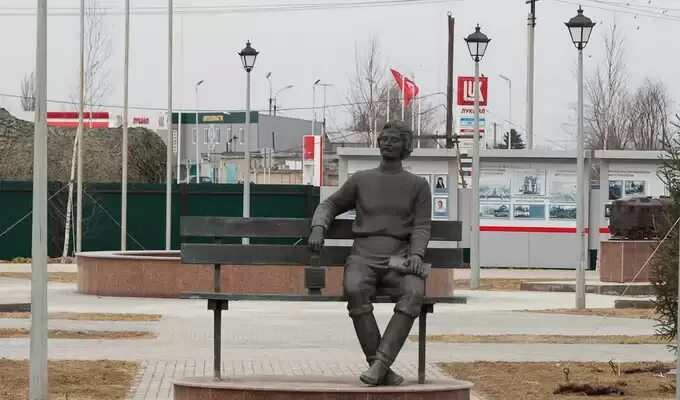 М горький волгоград. Памятник Горькому в Волгограде. Памятник Максиму Горького на станции Волгоград. Поселок Максима Горького Волгоград.