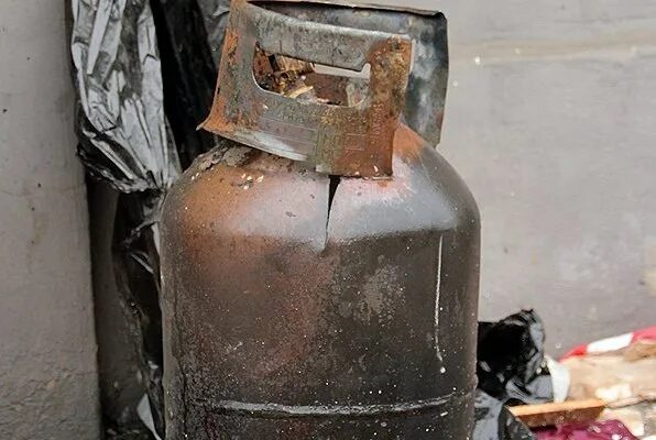 Утечке газа из баллона. Взрыв газового баллона. Взорвался газовый баллон. Взорвался газовый баллон от газовой горелки. Отравляющий ГАЗ В баллоне.