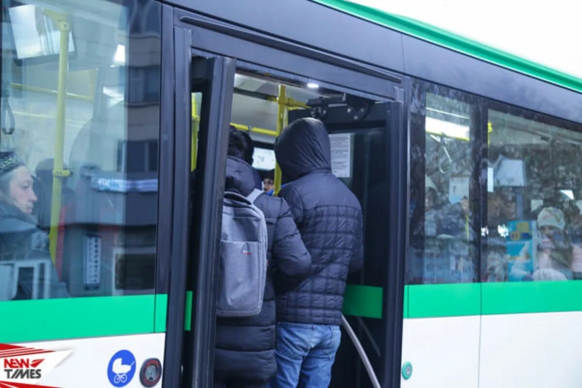 Проезд автобусом астана. Проездной на автобус. Оплата проезда. Оплачено в автобусе. Оплата в автобусе проездным.