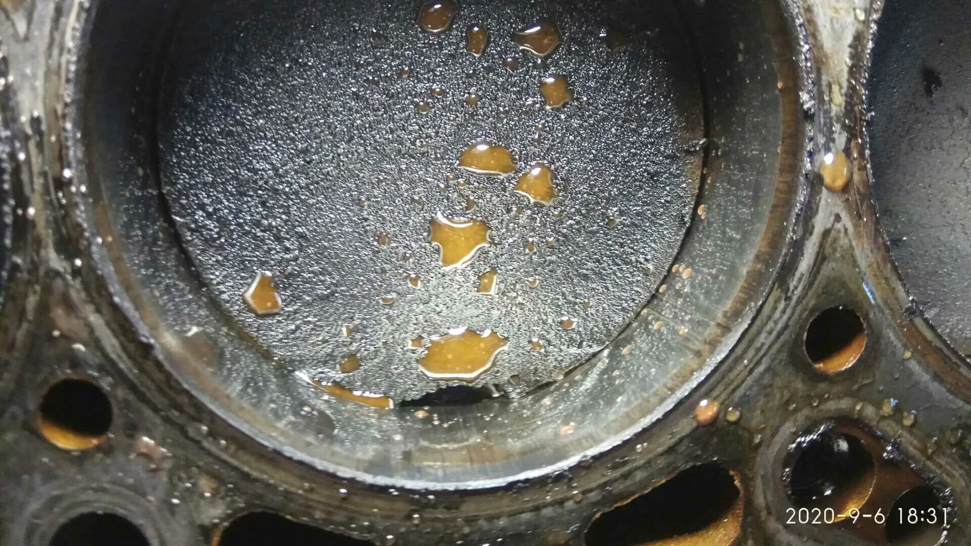 Шлам в двигателе. Топливо для дизельных двигателей. Бензин в картере двигателя. Плохой бензин. Некачественное масло в двигателе.