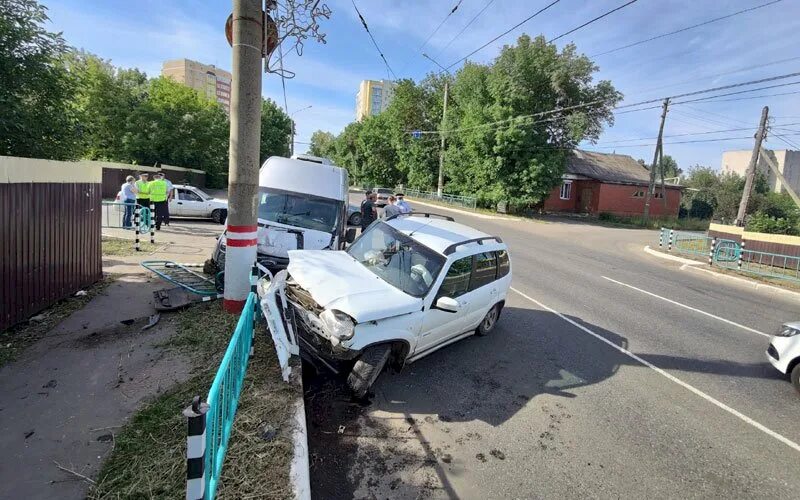 Авария в саранске вчера. Авария на Мичурина сегодня. ДТП Саранск вчера автобус. Авария на Мичурина Самара сегодня.