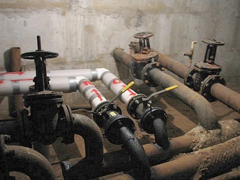 Задвижка на теплотрассе. Магистральный газовый кран шаровой ду 400. Опора под шаровый кран ду400. Авария на теплотрассе рязани. Теплотрасса с шаровыми кранами.