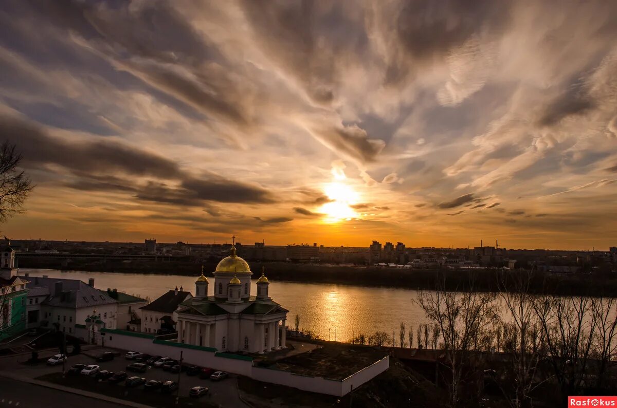 Нижний новгород город закатов. Новгород закаты где. Восход нижний новгород. Варламов нижний новгород закаты. Рассвет лето нижний новгород.
