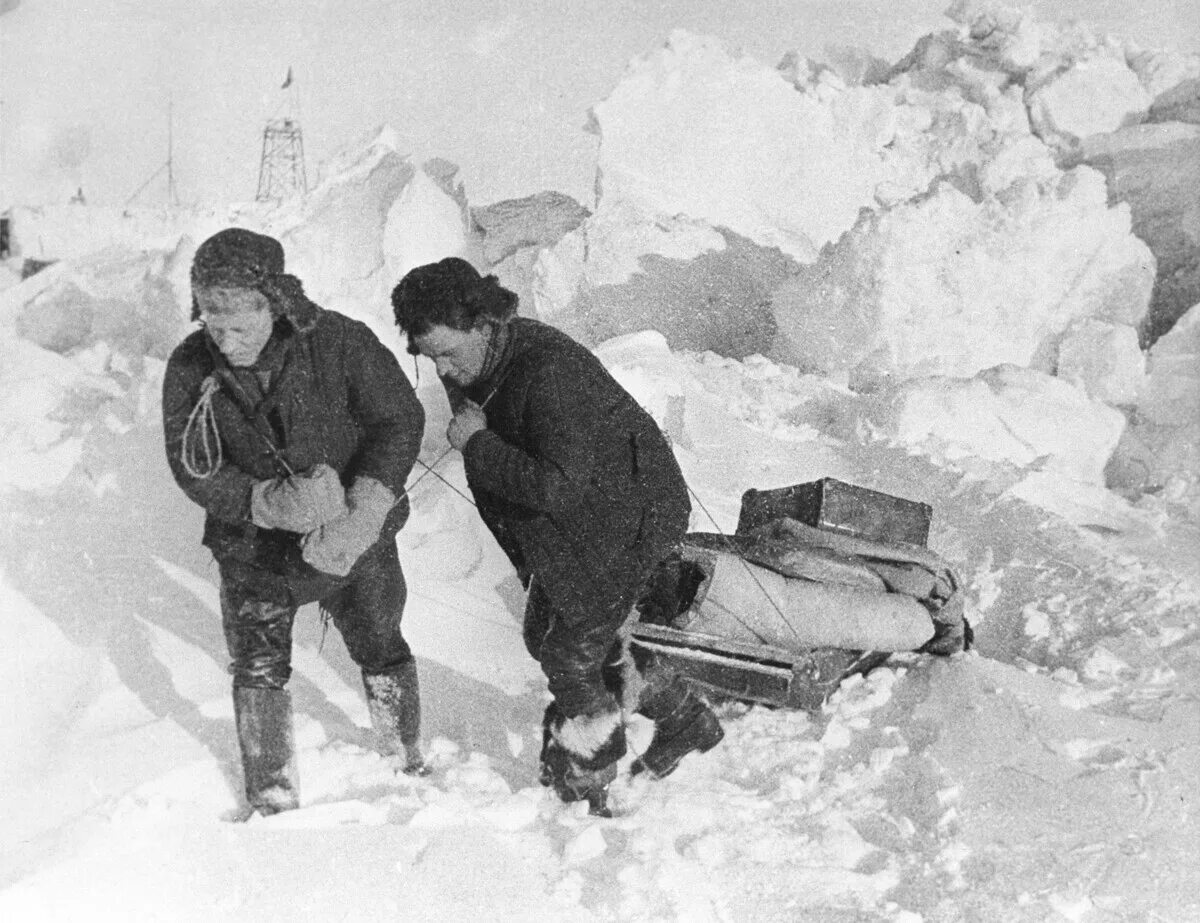 Челюскин фото. 1934 Пароход Челюскин. Экспедиция Челюскина. Спасение Челюскинцев 1934. Шмидт Челюскин.