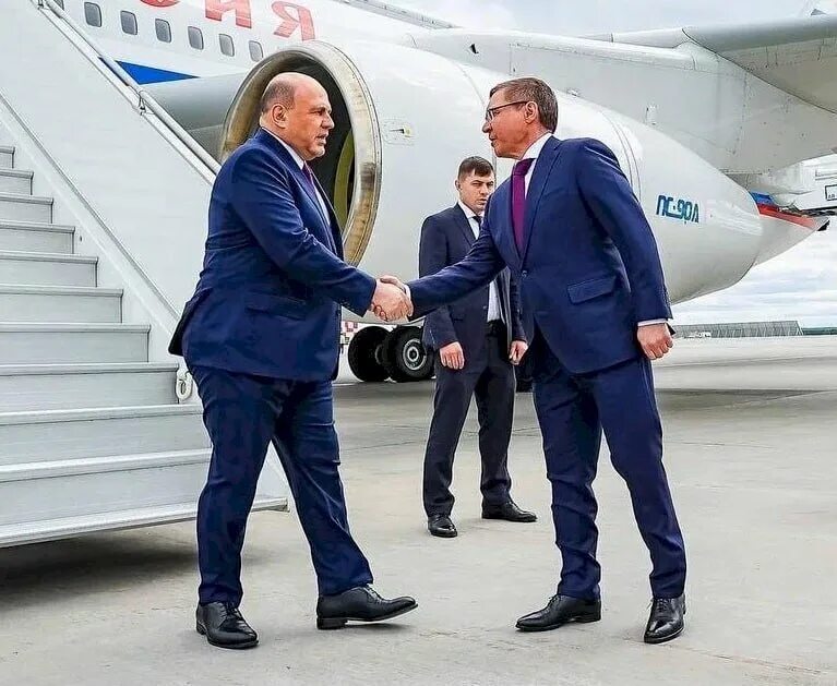 Прилетевшие в тюмень. Самолет тюмень санкт-петербург. Красноселькуп самолет. Ан-24 пассажирский самолёт ямал. Прилетевшие в тюмень.