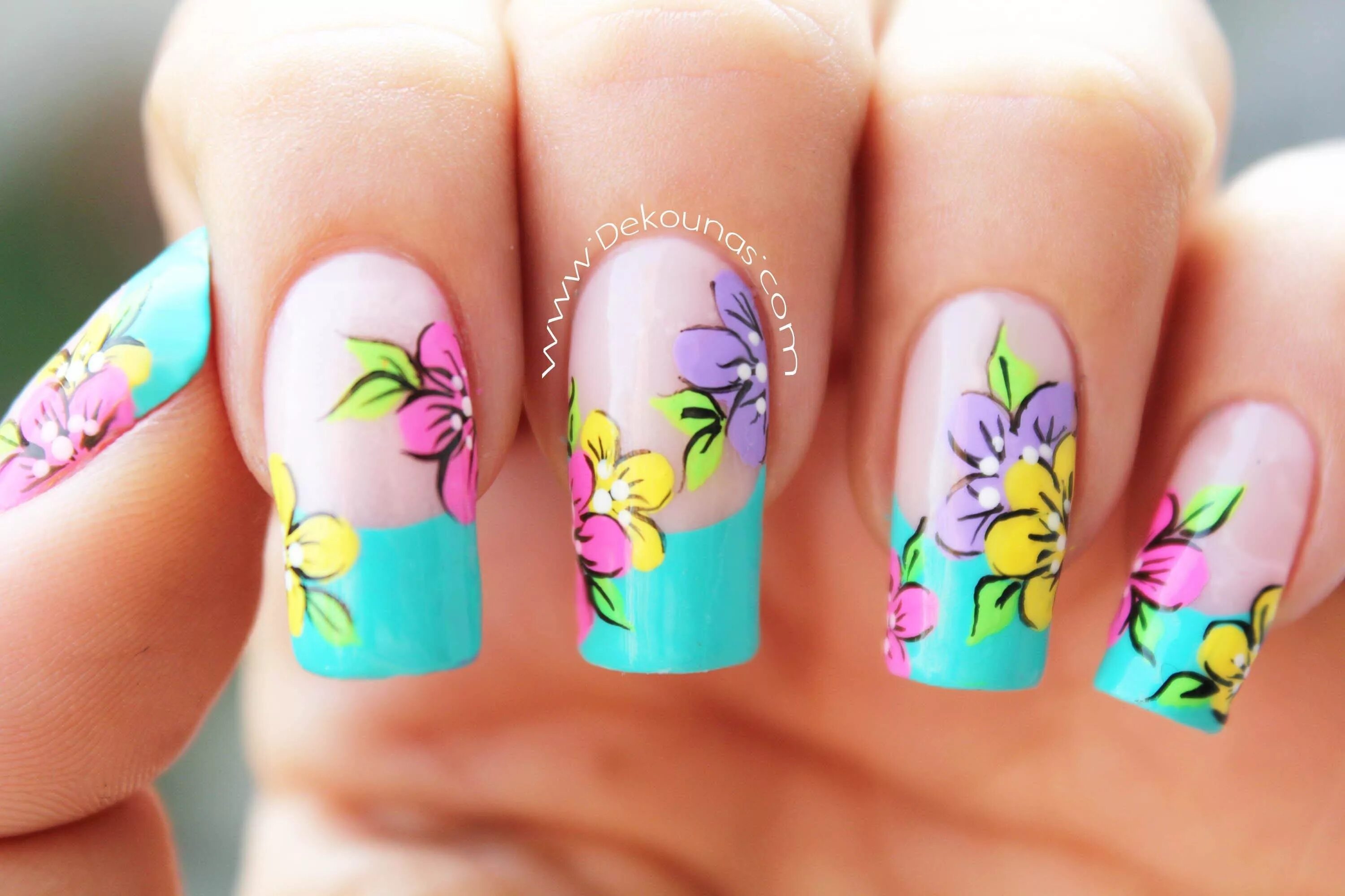 Летние ногти. Красивые яркие летние ногти. Яркие весенние ногти. Маникюр цветы. Простой весенний маникюр