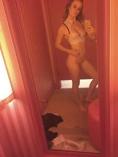 Actress Mackenzie Lintz Leaked Nude The Fappening. 