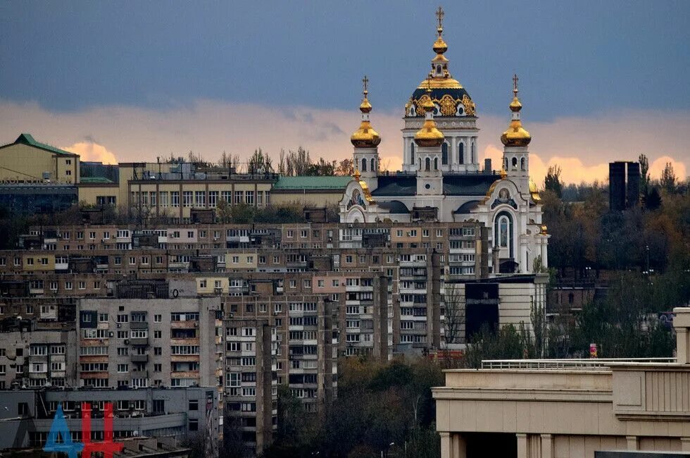 Донецк центр города сейчас. Вадим писарев хореограф. Дали донецк. Дали донецк. Мэрия донецка.