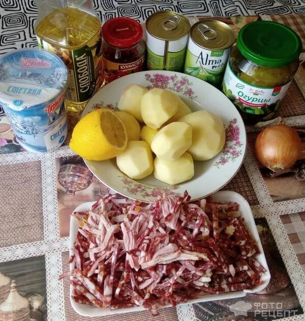 солянка из колбасы с маслинами. солянка ингредиенты. ингредиенты для сарделек. индигриенты для солянки. ингредиенты на солянку сборную с колбасой.