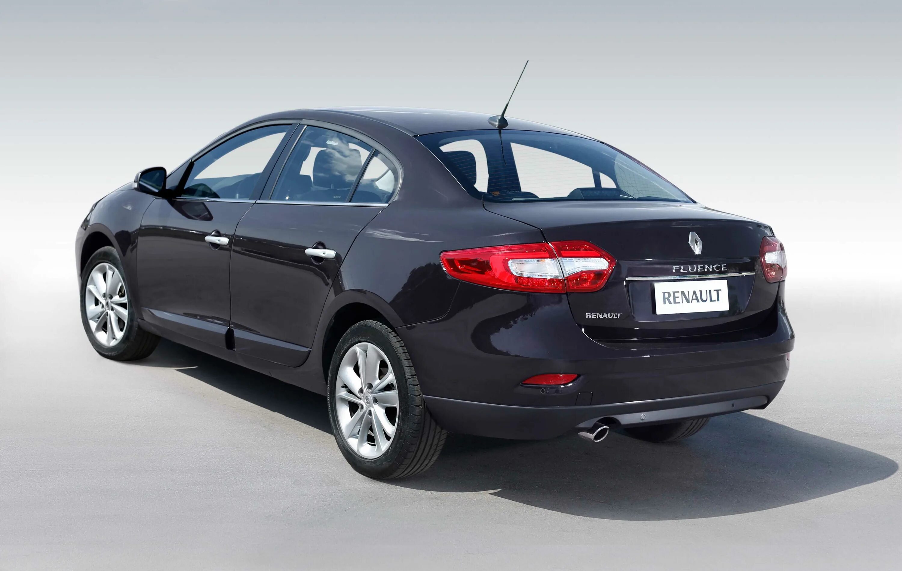 Megane fluence. Renault Fluence 2015. Рено Флюенс 3. Renault Fluence 2022. Renault Fluence 1.