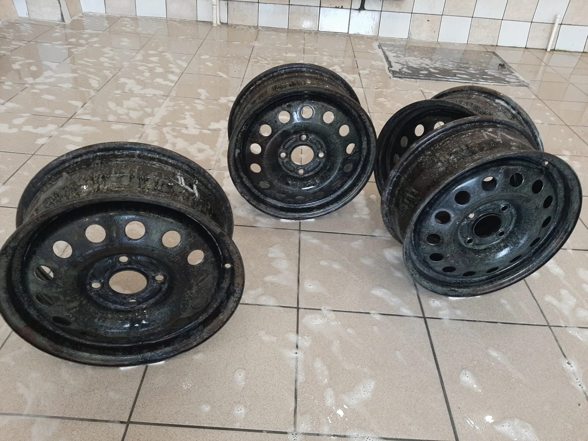Диски ford ecosport r16. Штампованные диски r15 форд. Форд. Штампованный диск на ford fusion. Штампованные диски r16 на форд фокус 3.