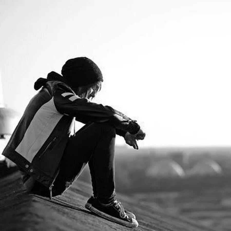 Аниме чел в капюшоне. Авы для тг для пацанов грустные. Авы для тик тока. Аниме парни одиночество. Аниме ава эстетика поц.