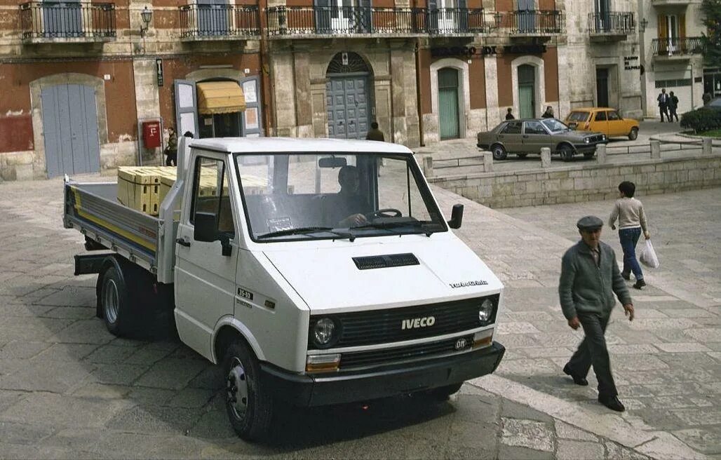 Iveco Daily 1978. Iveco Daily 1 поколение. Iveco Fiat Daily 1. Fiat (Iveco) Turbo Daily.