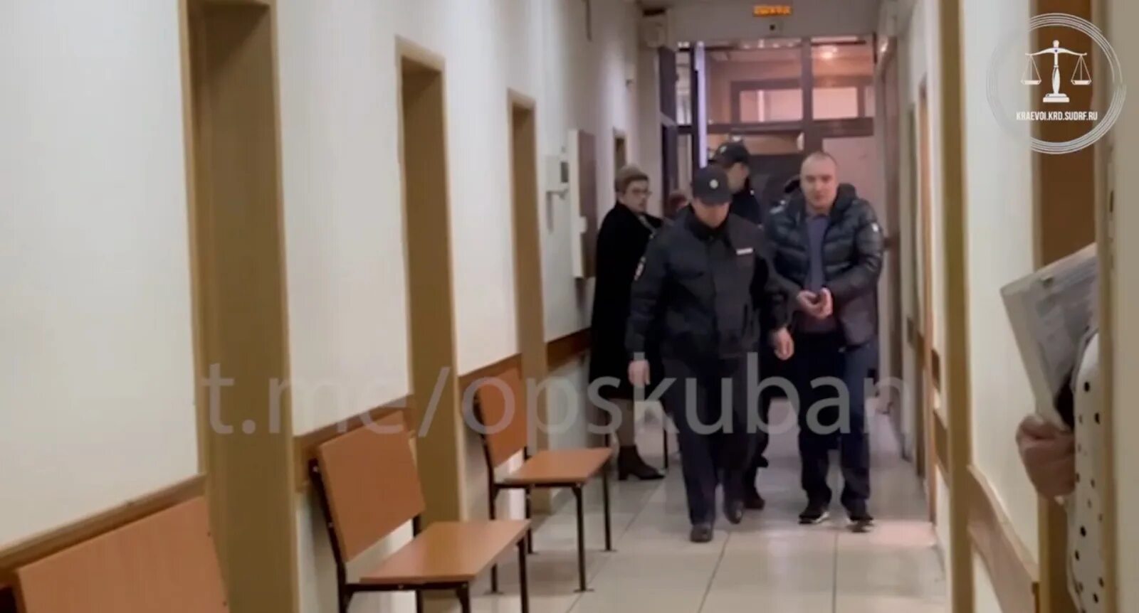 Заместитель начальника новороссийской таможни. Милиционер и полицейский. Чухба сочи взятка. Сочи начальник департамента. Сочи новости взятка.